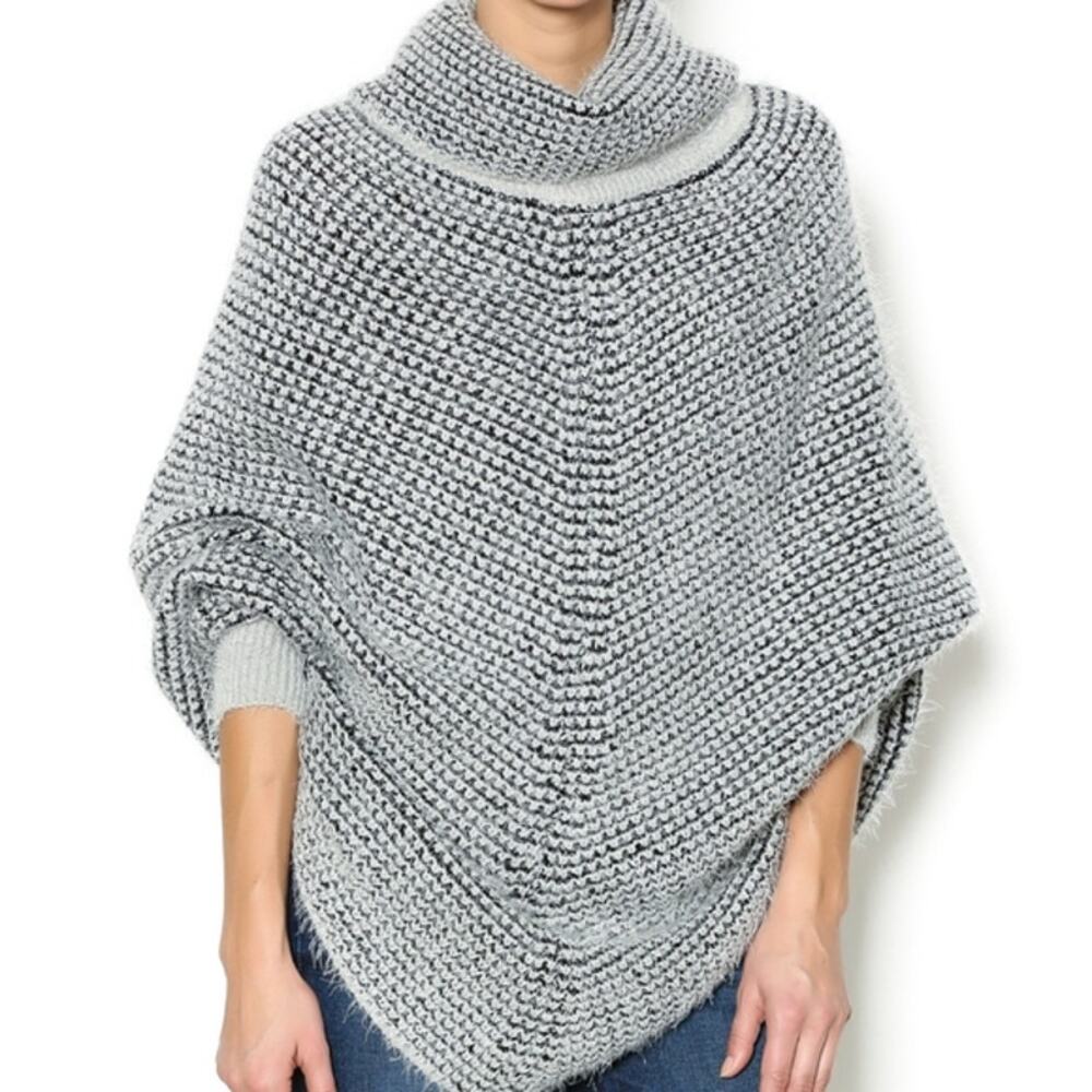 Freeway Black And White Cowl Neck Chunky Knit Poncho Sweater Womens Size Small
